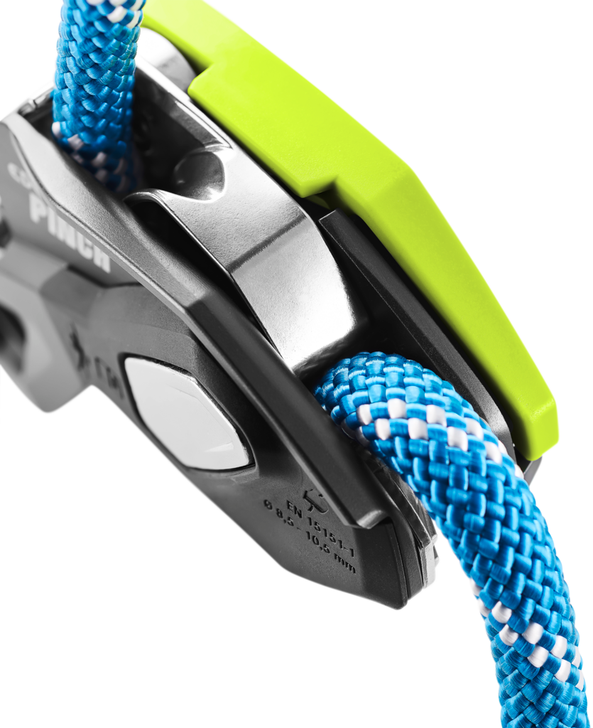 Edelrid Pinch – assicurazione con frenata assistita e attacco diretto all'imbracatura