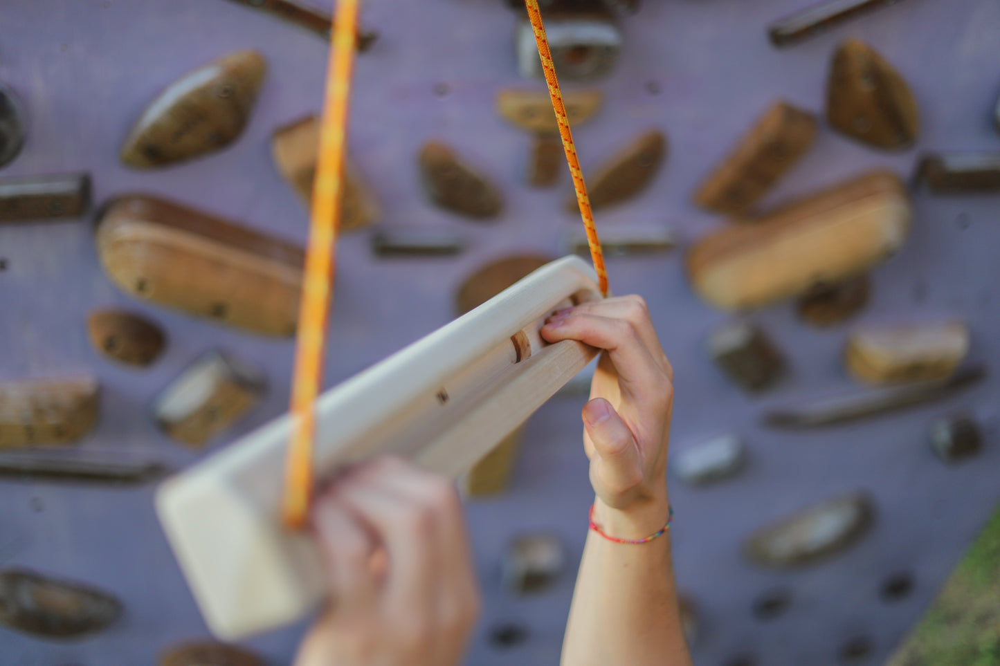 WHISE Trave-ler – portable warm-up hangboard