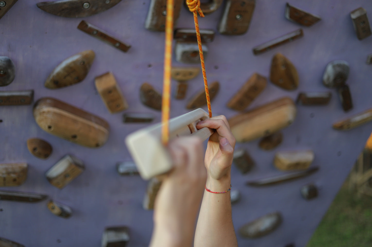 WHISE Trave-ler – portable warm-up hangboard